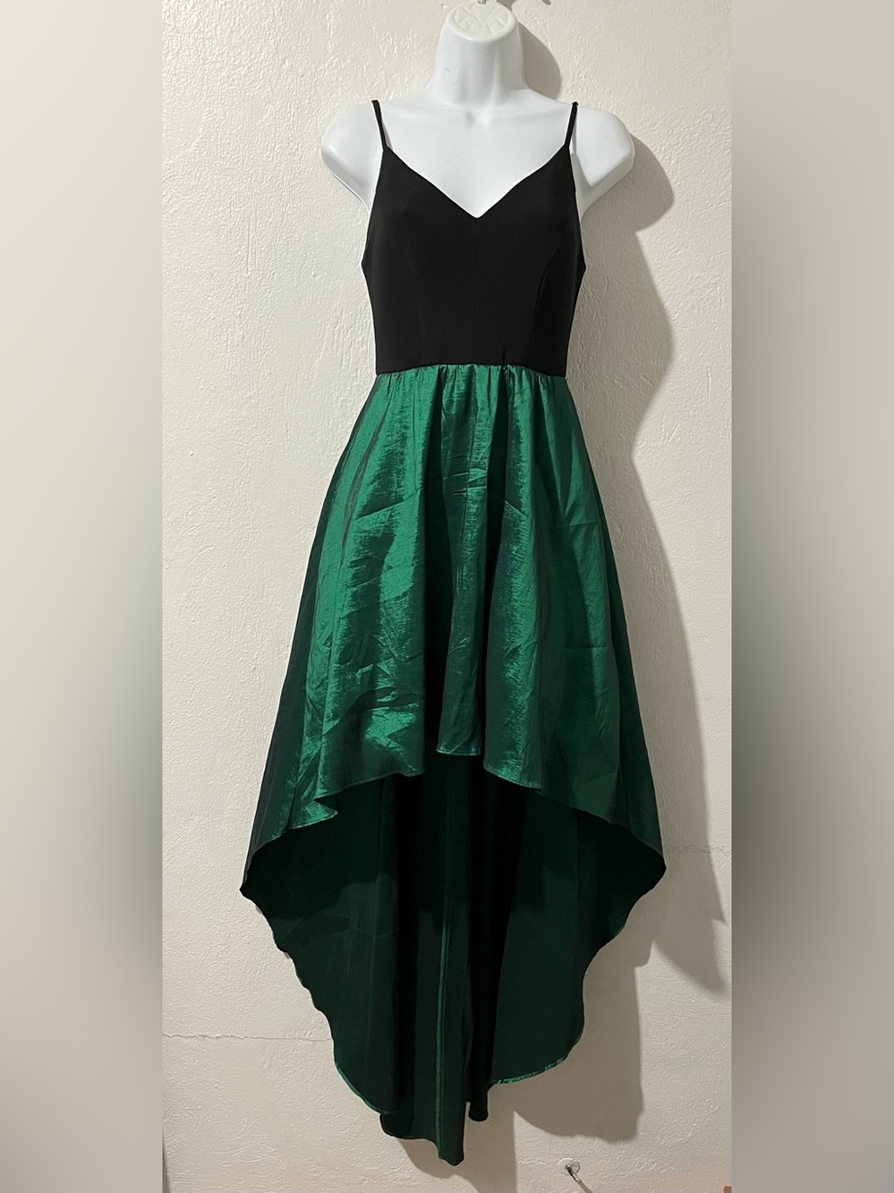 Betsy & Adam Women’s Black/Emerald Green High-Low Gown Dress Adjustable Strap, 2